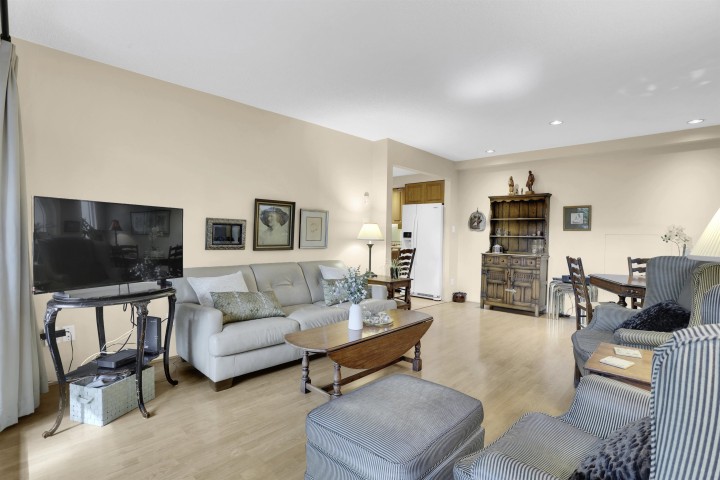 Photo 8 at 104 - 1424 Walnut Street, Kitsilano, Vancouver West