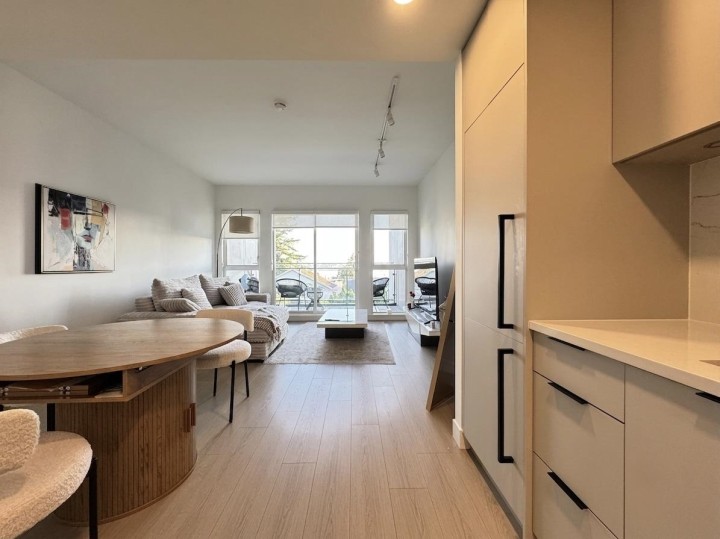 Photo 3 at 309 - 422 E 3rd Street, Lower Lonsdale, North Vancouver