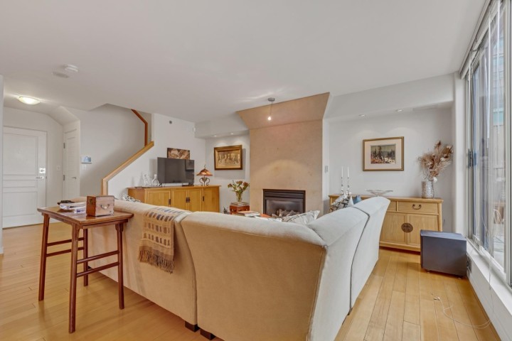 Photo 4 at 1404 - 819 Hamilton Street, Vancouver West