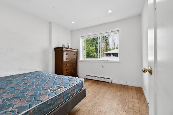 Photo 12 at 5430 Melbourne Street, Collingwood VE, Vancouver East