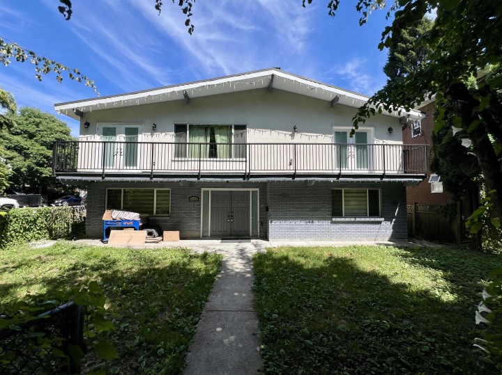 Photo 1 at 5430 Melbourne Street, Vancouver East