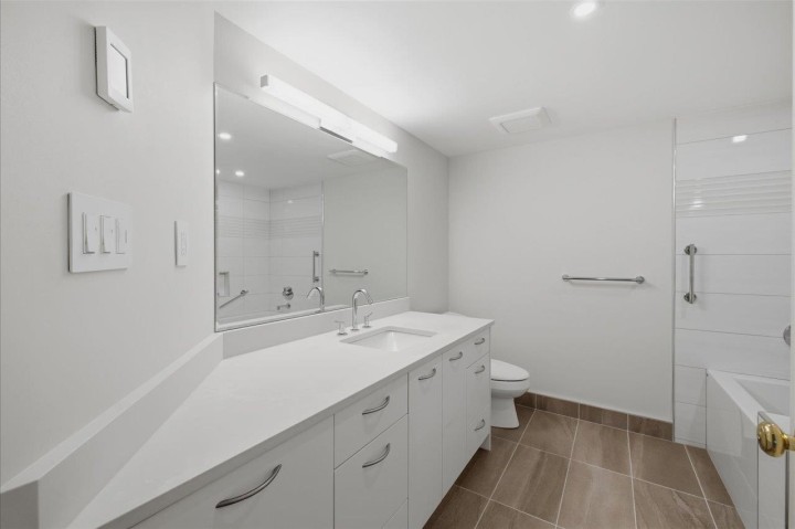 Photo 11 at 308 - 5880 Hampton Place, University VW, Vancouver West