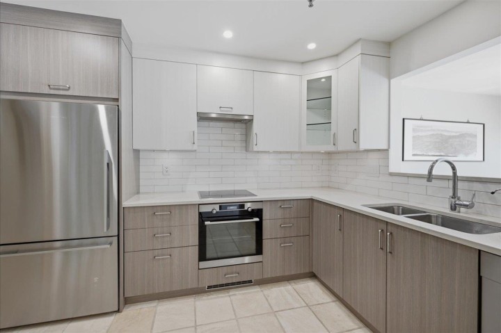 Photo 8 at 308 - 5880 Hampton Place, University VW, Vancouver West