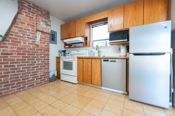 Photo 5 at 3870 W 17th Avenue, Dunbar, Vancouver West