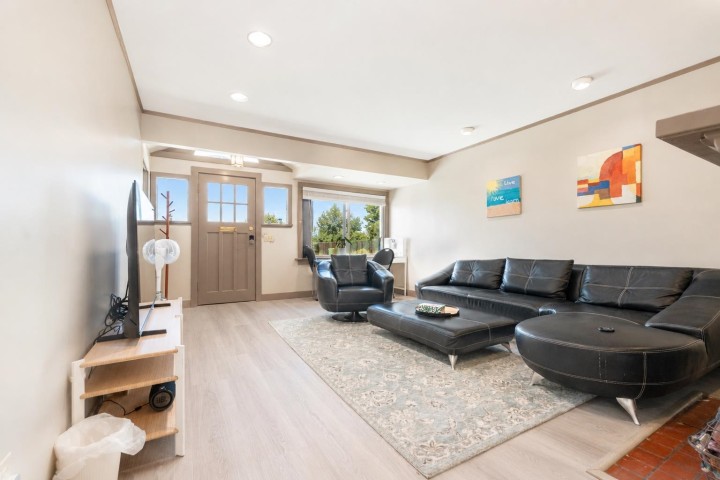 Photo 4 at 3870 W 17th Avenue, Dunbar, Vancouver West