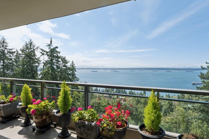Photo 1 at 902 - 3355 Cypress Place, West Vancouver