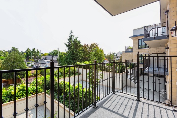 Photo 17 at 303 - 2096 W 47th Avenue, Kerrisdale, Vancouver West