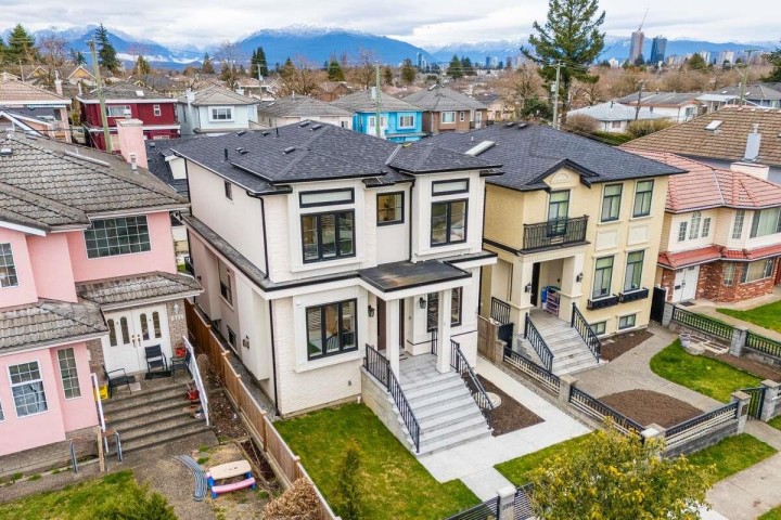 Photo 3 at 2719 E 46th Avenue, Killarney VE, Vancouver East