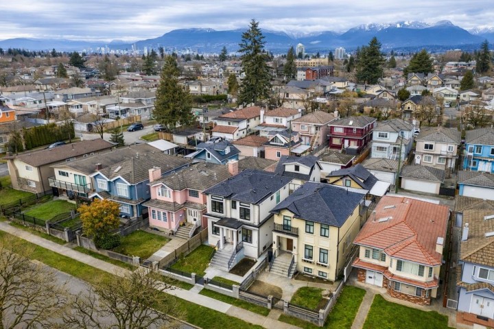 Photo 4 at 2719 E 46th Avenue, Killarney VE, Vancouver East