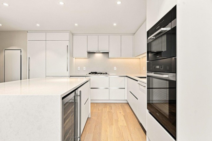 Photo 2 at 601 - 485 W 42nd Avenue, Oakridge VW, Vancouver West
