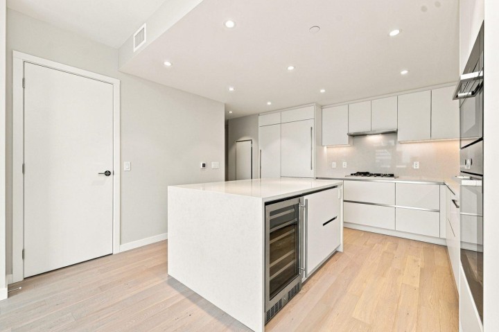 Photo 3 at 601 - 485 W 42nd Avenue, Oakridge VW, Vancouver West