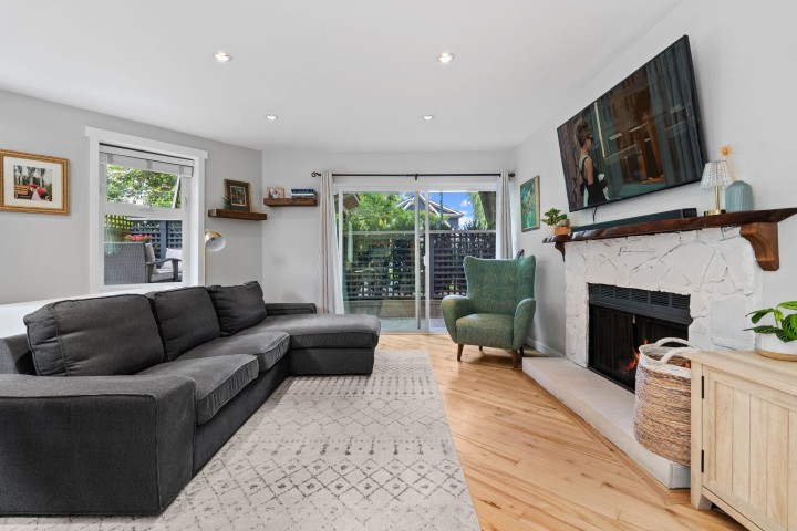 Photo 2 at 218 W 15th Avenue, Mount Pleasant VW, Vancouver West