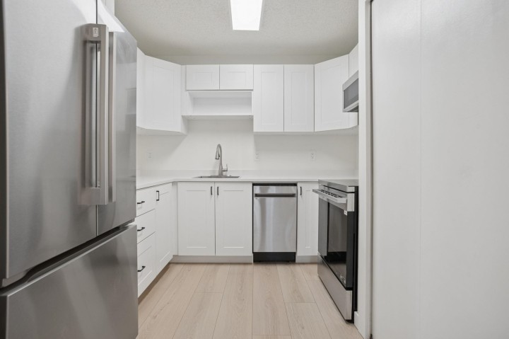 Photo 3 at 3 - 3250 W 4th Avenue, Kitsilano, Vancouver West