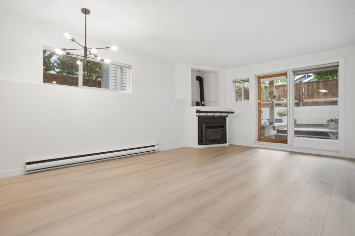 Photo 11 at 3 - 3250 W 4th Avenue, Kitsilano, Vancouver West