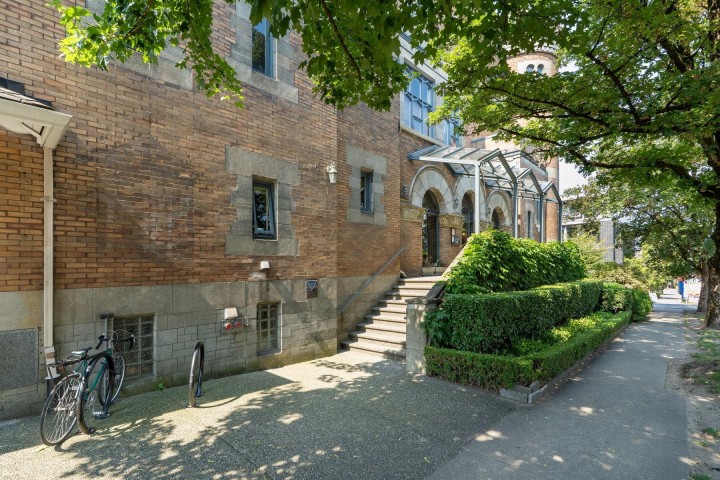Photo 3 at 204 - 2525 Quebec Street, Mount Pleasant VE, Vancouver East