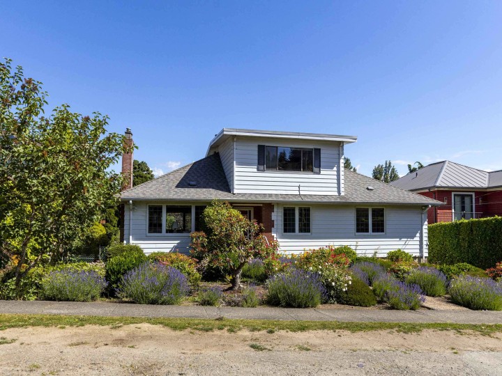 Photo 4 at 4355 W 3rd Avenue, Point Grey, Vancouver West
