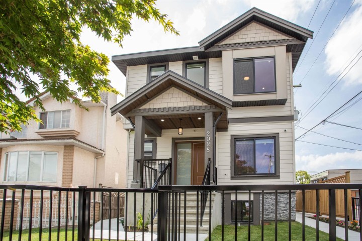 Photo 2 at 2028 E 42nd Avenue, Killarney VE, Vancouver East