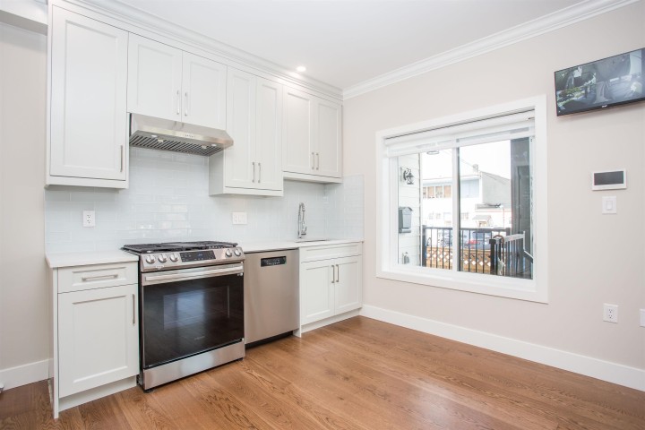 Photo 3 at 2028 E 42nd Avenue, Killarney VE, Vancouver East