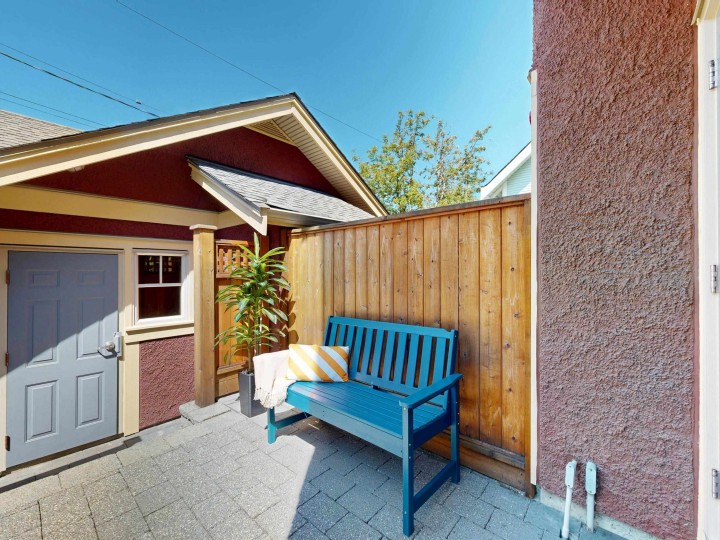 Photo 16 at 839 W 14th Avenue, Fairview VW, Vancouver West