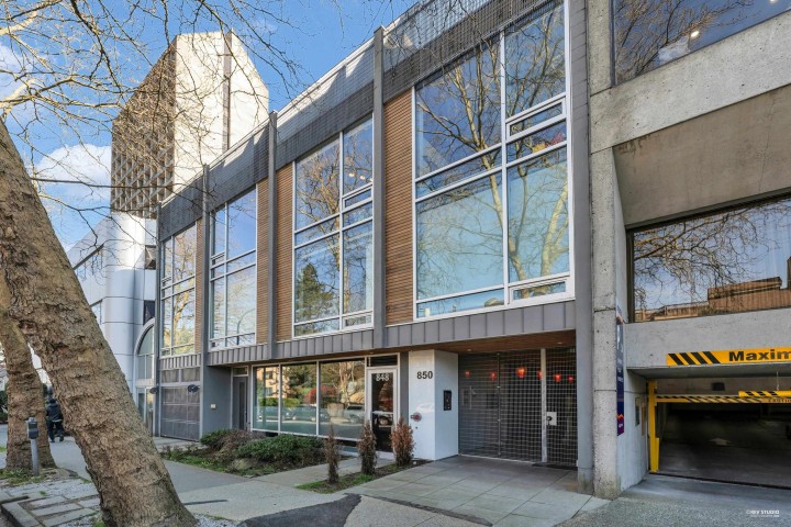Photo 1 at 2 - 850 W 8th Avenue, Fairview VW, Vancouver West