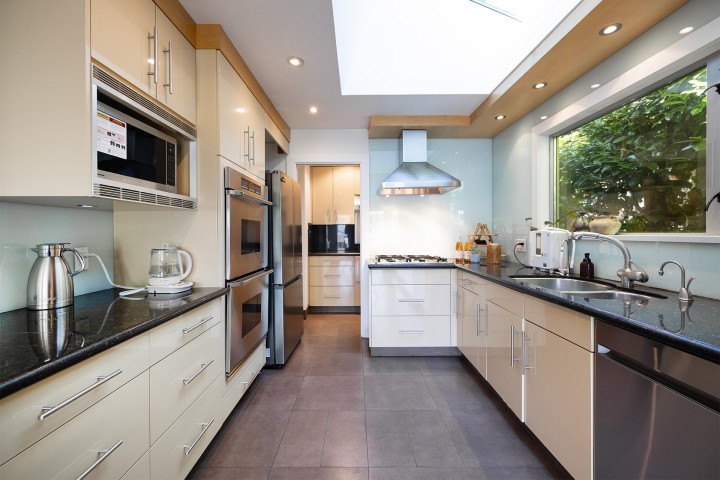Photo 12 at 4888 Trafalgar Street, MacKenzie Heights, Vancouver West