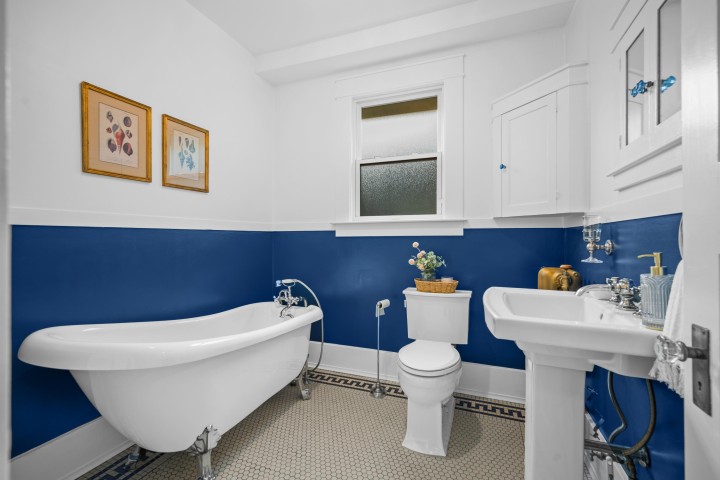 Photo 23 at 3183 Adanac Street, Renfrew VE, Vancouver East