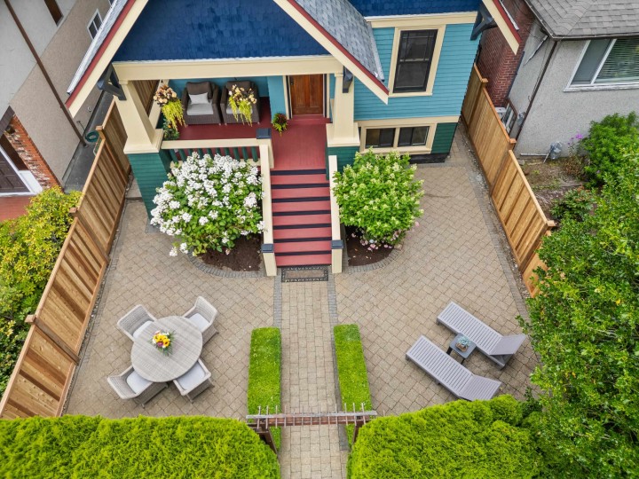 Photo 3 at 3183 Adanac Street, Renfrew VE, Vancouver East