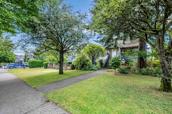 Photo 2 at 2474 E 5th Avenue, Renfrew VE, Vancouver East