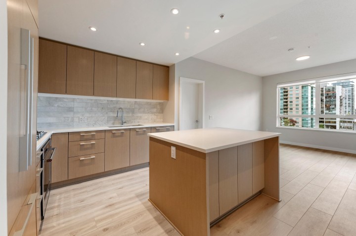 Photo 12 at 602 - 110 E 17th Street, Central Lonsdale, North Vancouver
