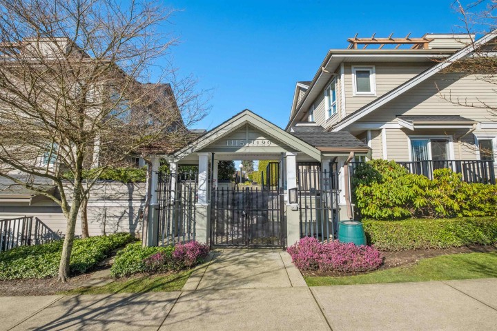 Photo 1 at 1127 St. Andrews Avenue, North Vancouver