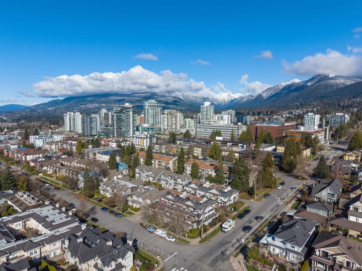 Photo 5 at 1127 St. Andrews Avenue, North Vancouver