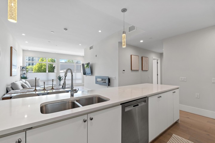 Photo 7 at 206 - 1591 Bowser Avenue, Norgate, North Vancouver
