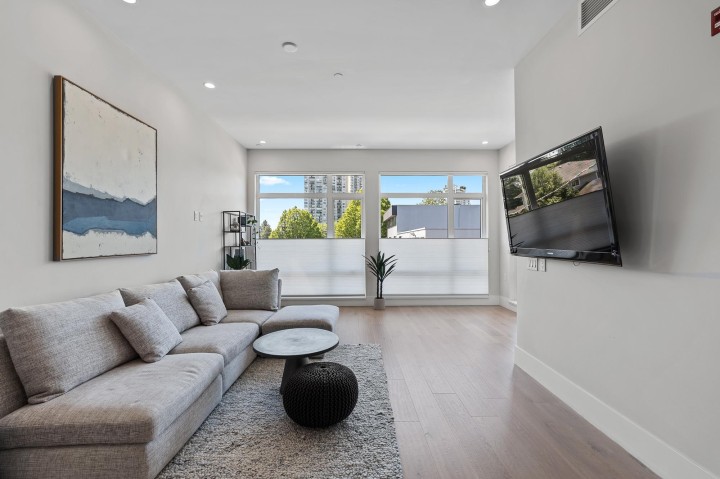 Photo 9 at 206 - 1591 Bowser Avenue, Norgate, North Vancouver