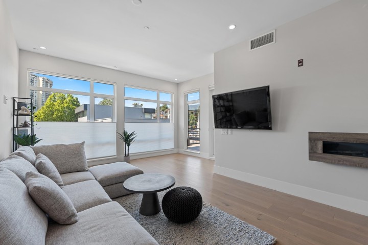 Photo 10 at 206 - 1591 Bowser Avenue, Norgate, North Vancouver