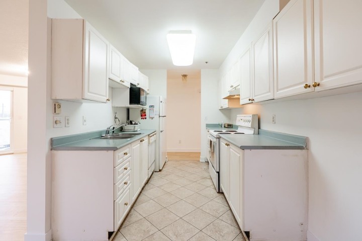 Photo 12 at 74 - 2733 E Kent Avenue North, South Marine, Vancouver East