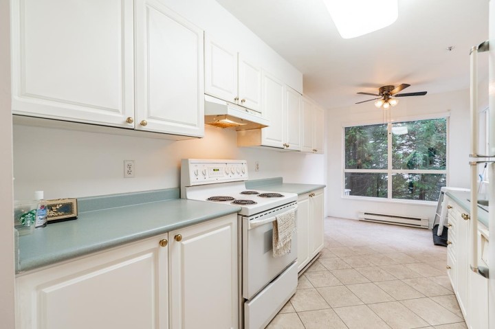 Photo 11 at 74 - 2733 E Kent Avenue North, South Marine, Vancouver East