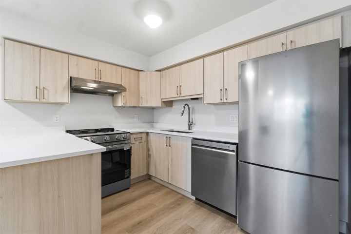 Photo 2 at 305 - 2928 Commercial Drive, Grandview Woodland, Vancouver East