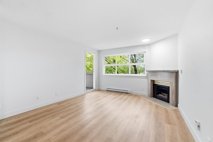 Photo 6 at 305 - 2928 Commercial Drive, Grandview Woodland, Vancouver East