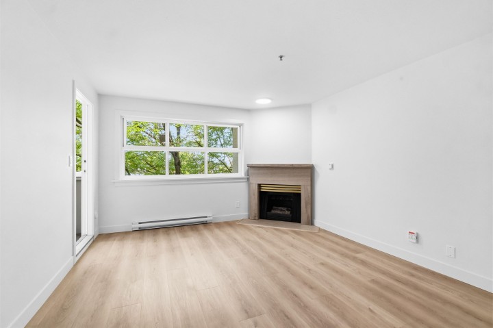 Photo 7 at 305 - 2928 Commercial Drive, Grandview Woodland, Vancouver East
