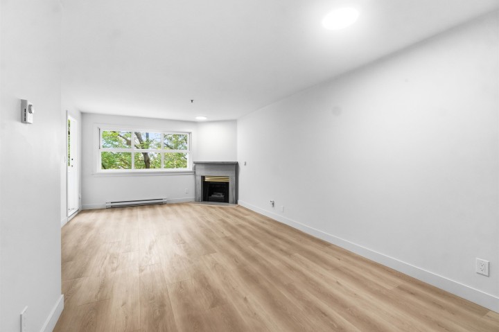 Photo 4 at 305 - 2928 Commercial Drive, Grandview Woodland, Vancouver East