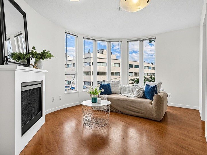 Photo 2 at 309 - 3089 Oak Street, Vancouver West