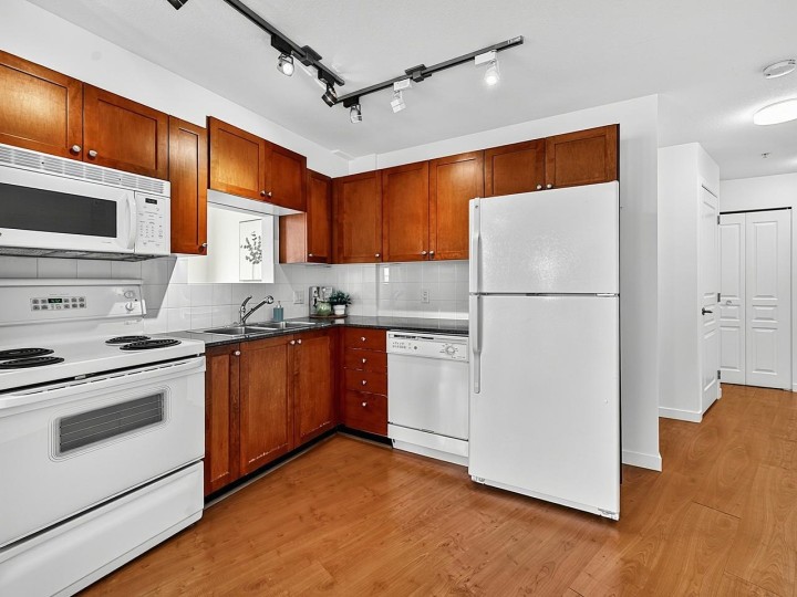 Photo 6 at 309 - 3089 Oak Street, Vancouver West