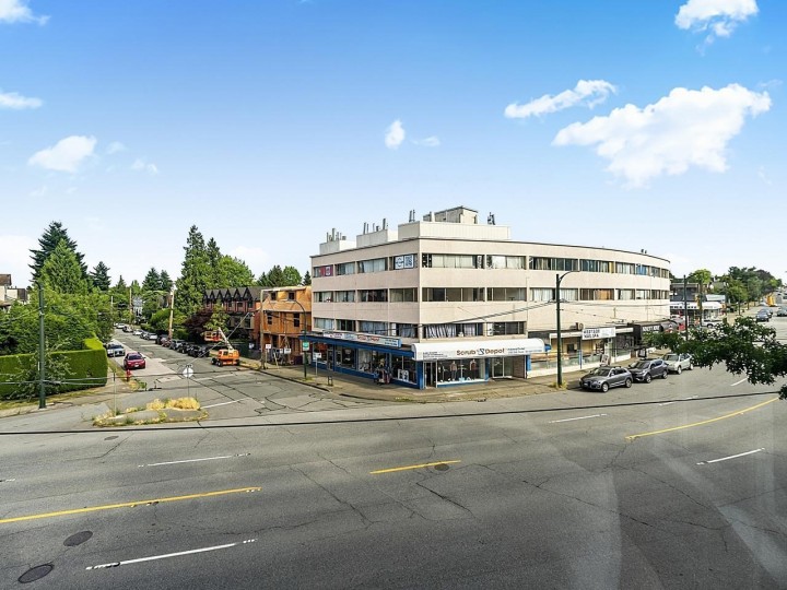 Photo 19 at 309 - 3089 Oak Street, Vancouver West