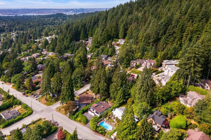 Photo 36 at 4535 Mountain Highway, Lynn Valley, North Vancouver