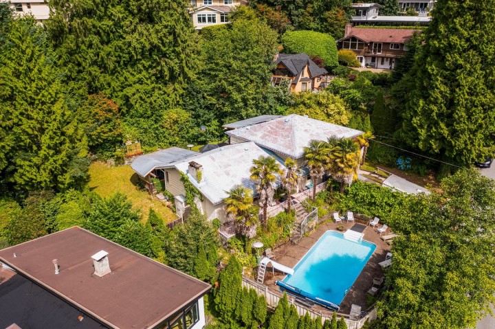 Photo 4 at 4535 Mountain Highway, Lynn Valley, North Vancouver
