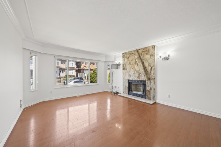 Photo 2 at 638 E 61st Avenue, South Vancouver, Vancouver East