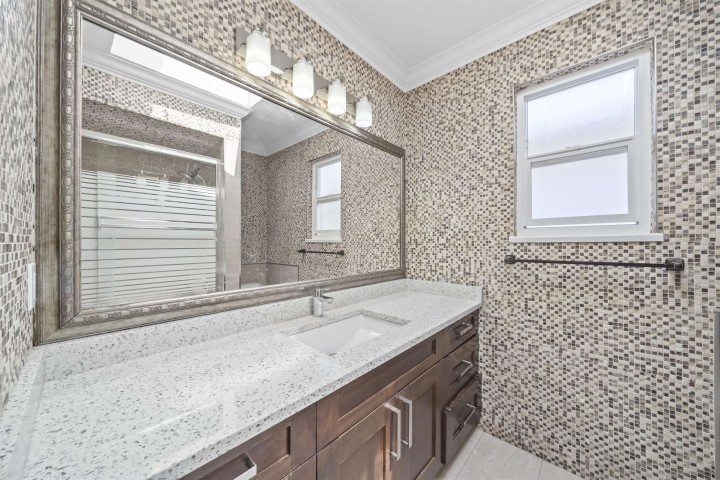 Photo 17 at 638 E 61st Avenue, South Vancouver, Vancouver East