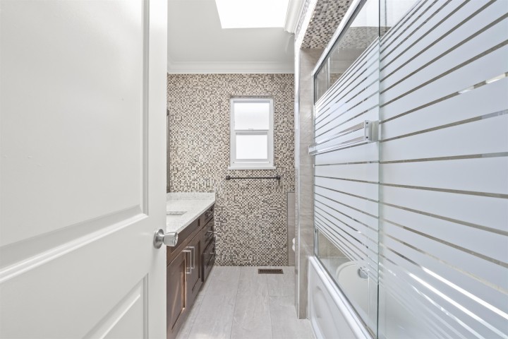 Photo 16 at 638 E 61st Avenue, South Vancouver, Vancouver East