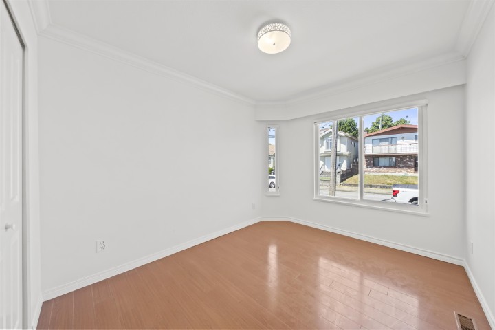 Photo 12 at 638 E 61st Avenue, South Vancouver, Vancouver East