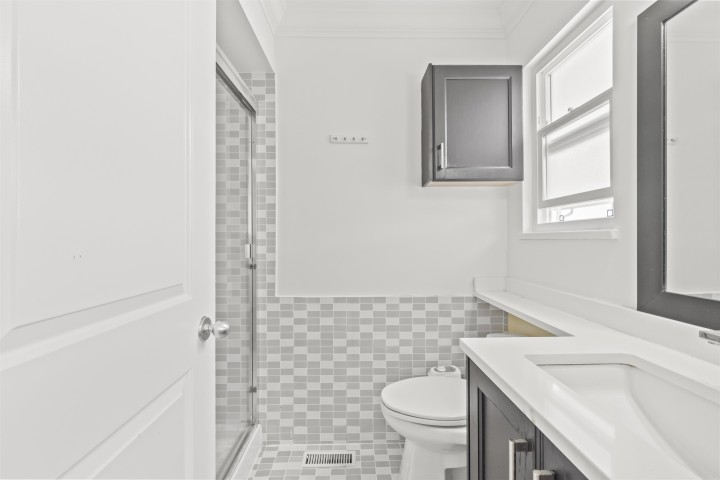 Photo 11 at 638 E 61st Avenue, South Vancouver, Vancouver East